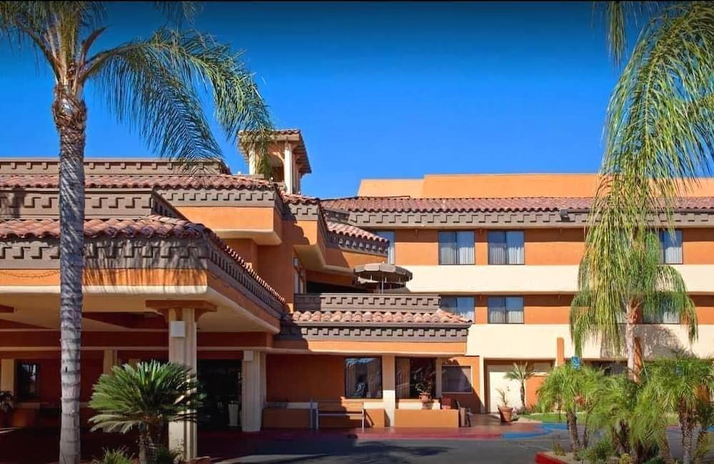 Hotel Xola Trademark Collection By Wyndham Moreno Valley Exterior foto
